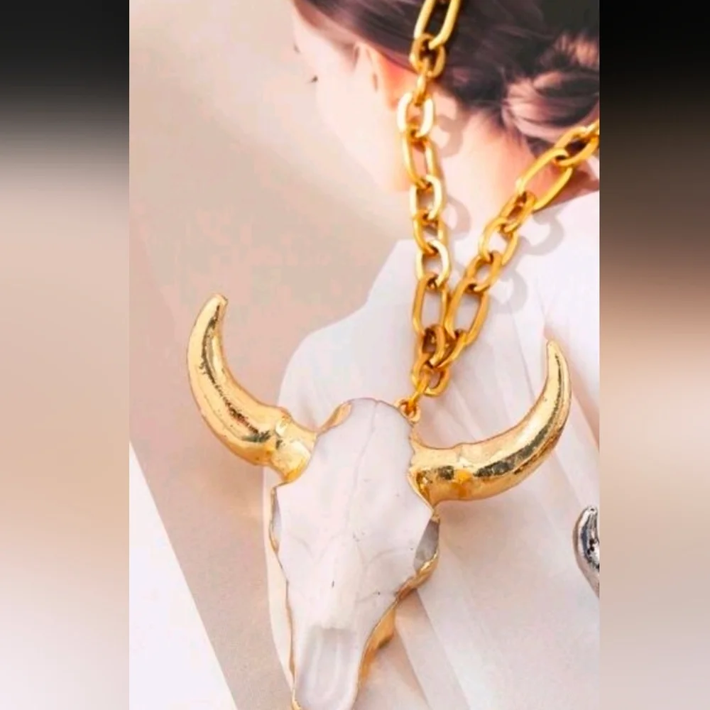 GoldBull Skull Necklace - Picture 3 of 4